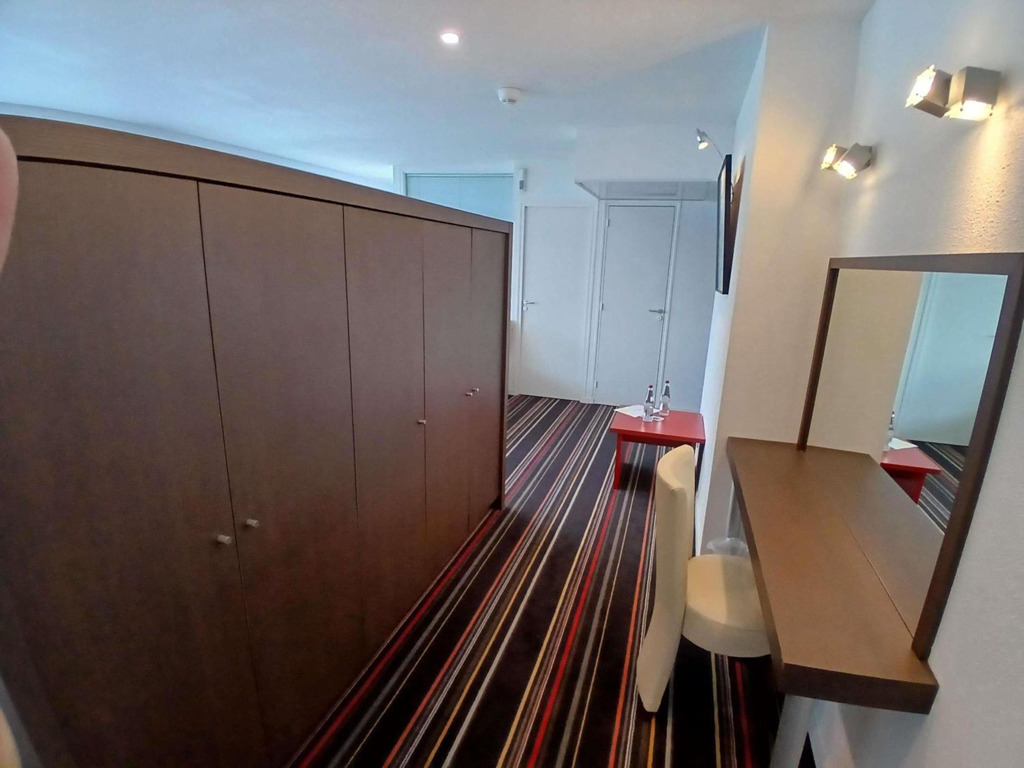 Ibis Styles Segre Hotel Luaran gambar