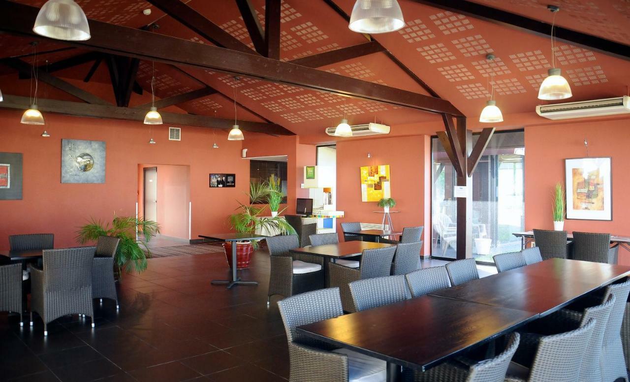 Ibis Styles Segre Hotel Luaran gambar